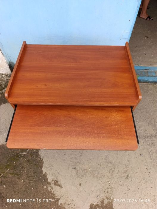 Стіл комп'ютерний