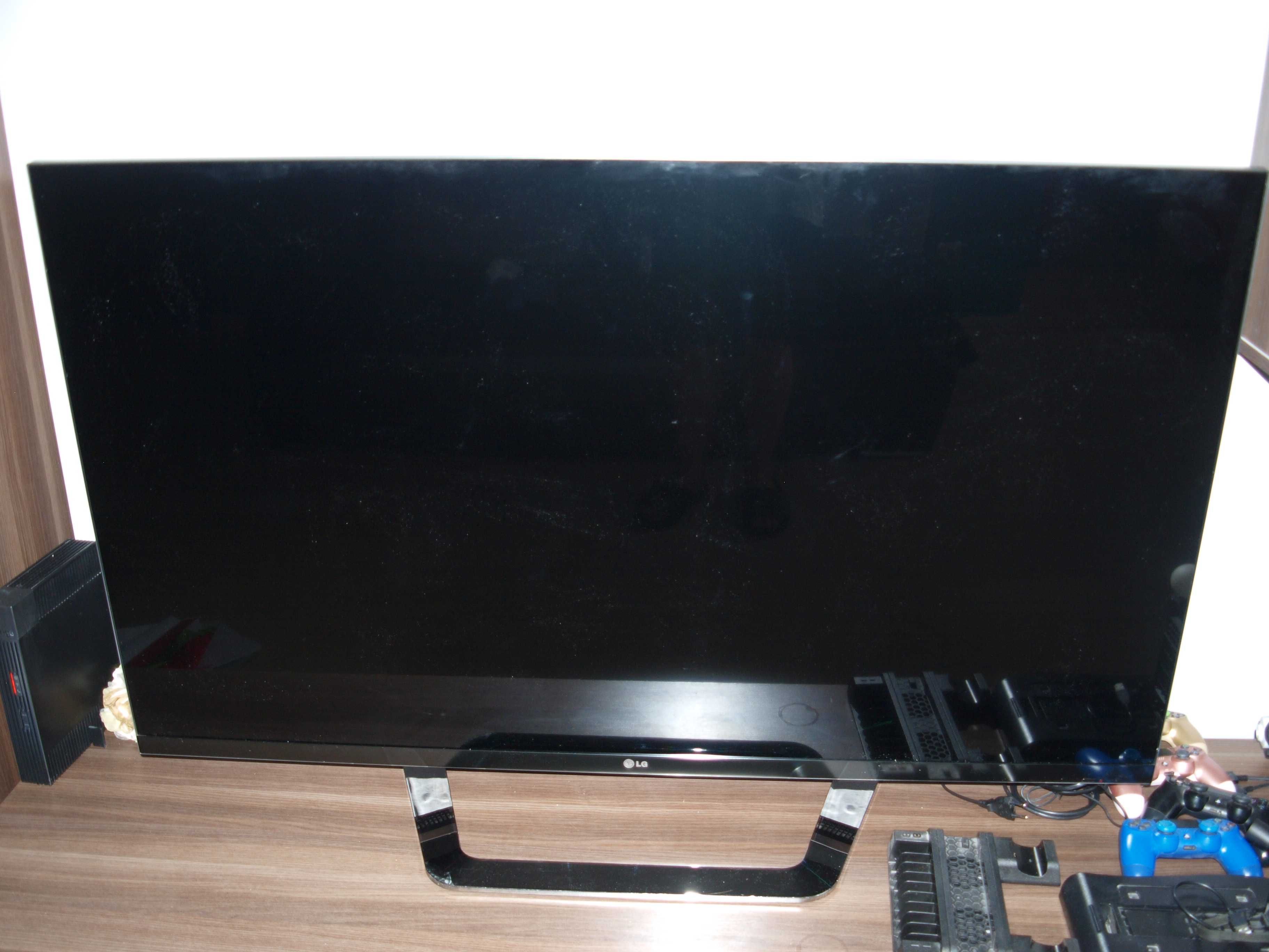 Telewizor LG 3D 55LM760S uszkodzona matryca na części 55 cali