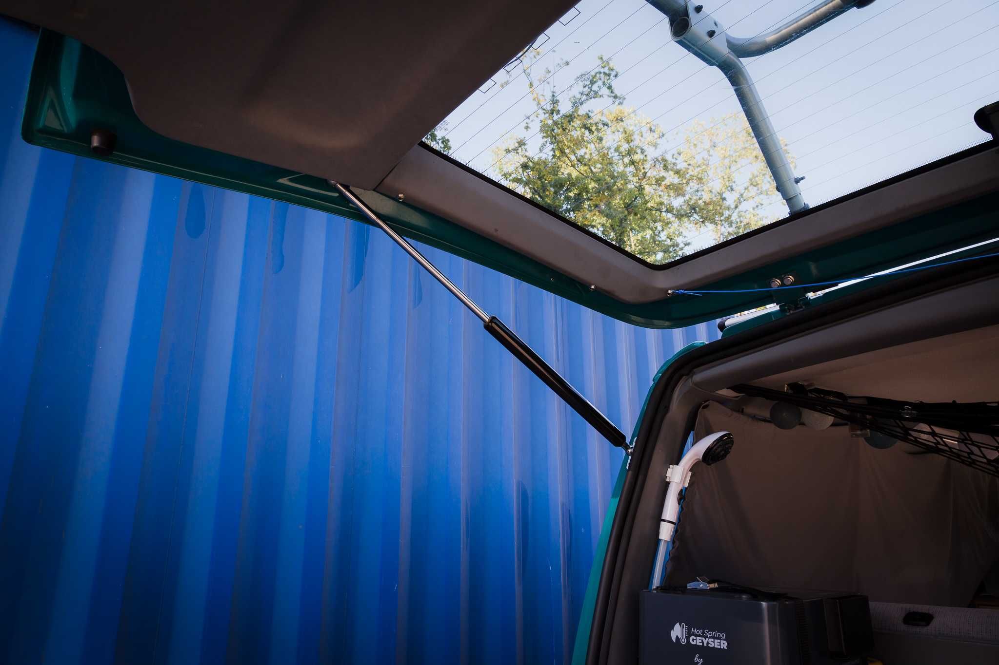 Volkswagen Transporter T4 mocne sprężyny gazowe 1200N 686mm zestaw