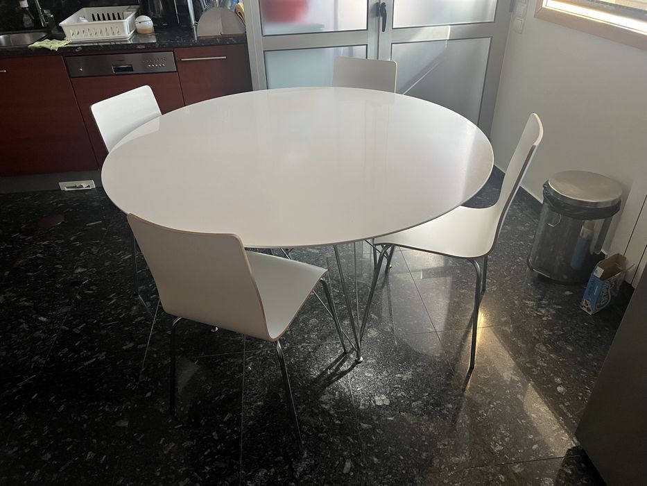 Mesa de refeições e 4 cadeiras "Area"