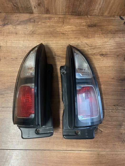 Lampa tylna lewa prawa Citroen C3 Picasso 08-12r