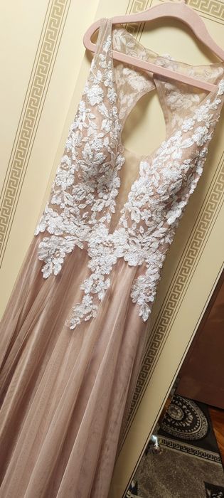 Весільна або вечірня сукня ніжного пудрового відтінку з мереживом,сук