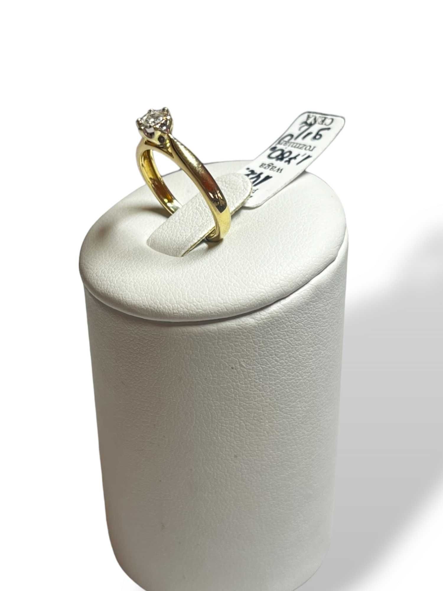Złoty pierścionek próby 585 z Brylantem  1,78G 0,10 CT