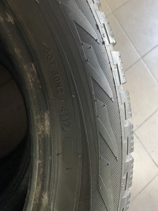 Продам резину зимню 225/55/18