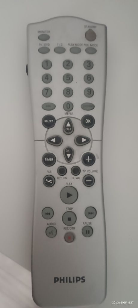 Amplituner Sony, Nagrywarka DVD Philips, Kolumny, Piloty, Kable.