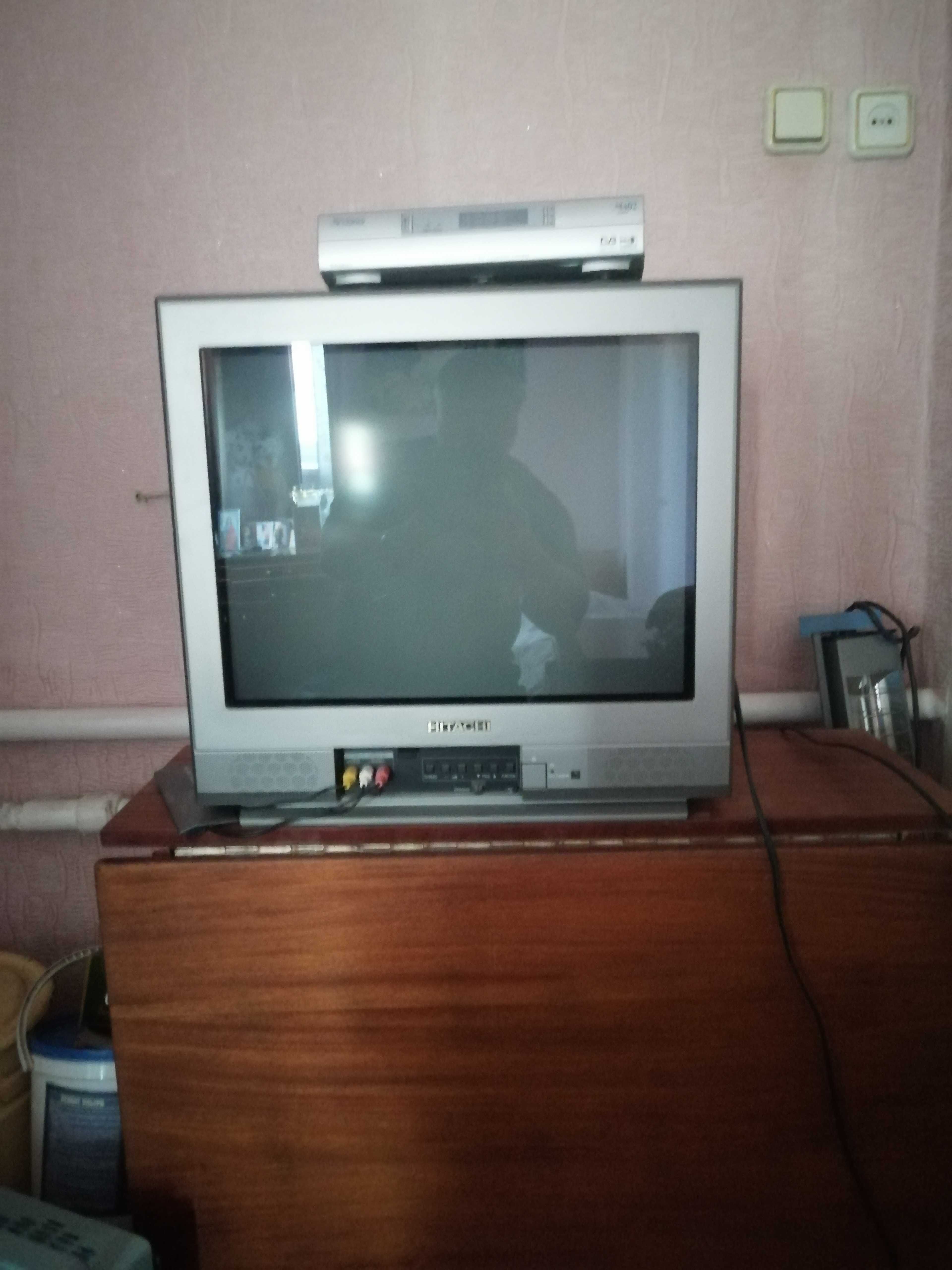 Телевизор б/у супер + тюнер+DVD ввс