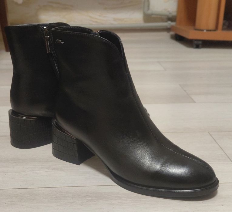 Жіночі чоботи шкіряні