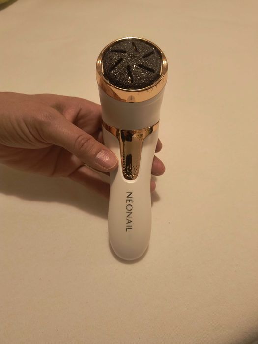 Wygładz stopy za pomocą tej elektrycznej frezarki