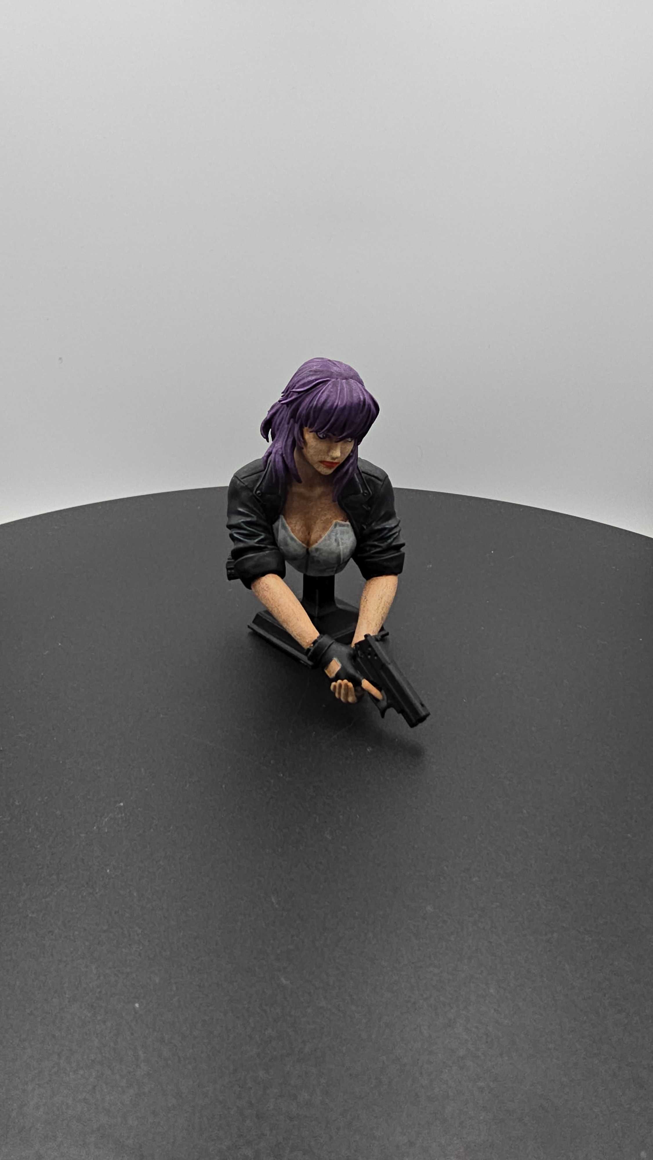 Pomalowane popiersie Motoko Kusanagi z Ghost in the Shell