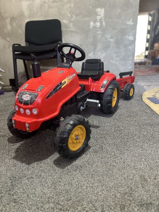 Продам дитячий трактор з причепом