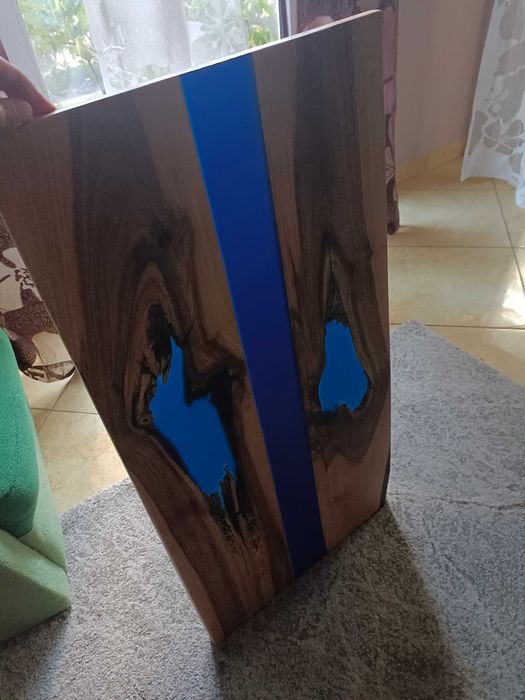 Blat pod stolik kawowy z orzecha włoskiego w żywicy że