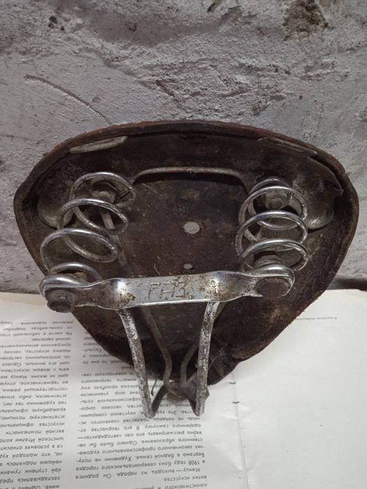 Велосипедное седло от орленка. Клеймо Газ СССР.