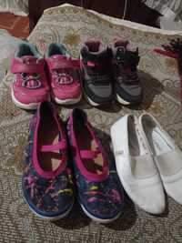 Обувь для девочки ,кроссовки , чешки , мокасины  р-р 24, 26 , 30
