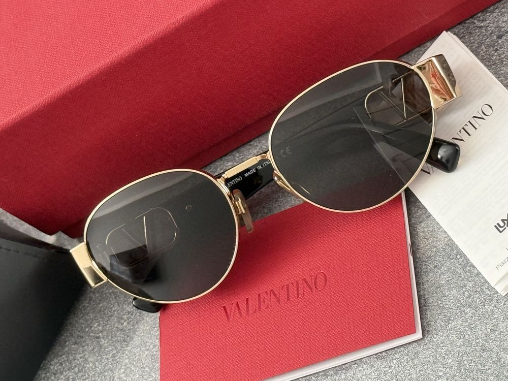 Сонцезахисні окуляри Valentino