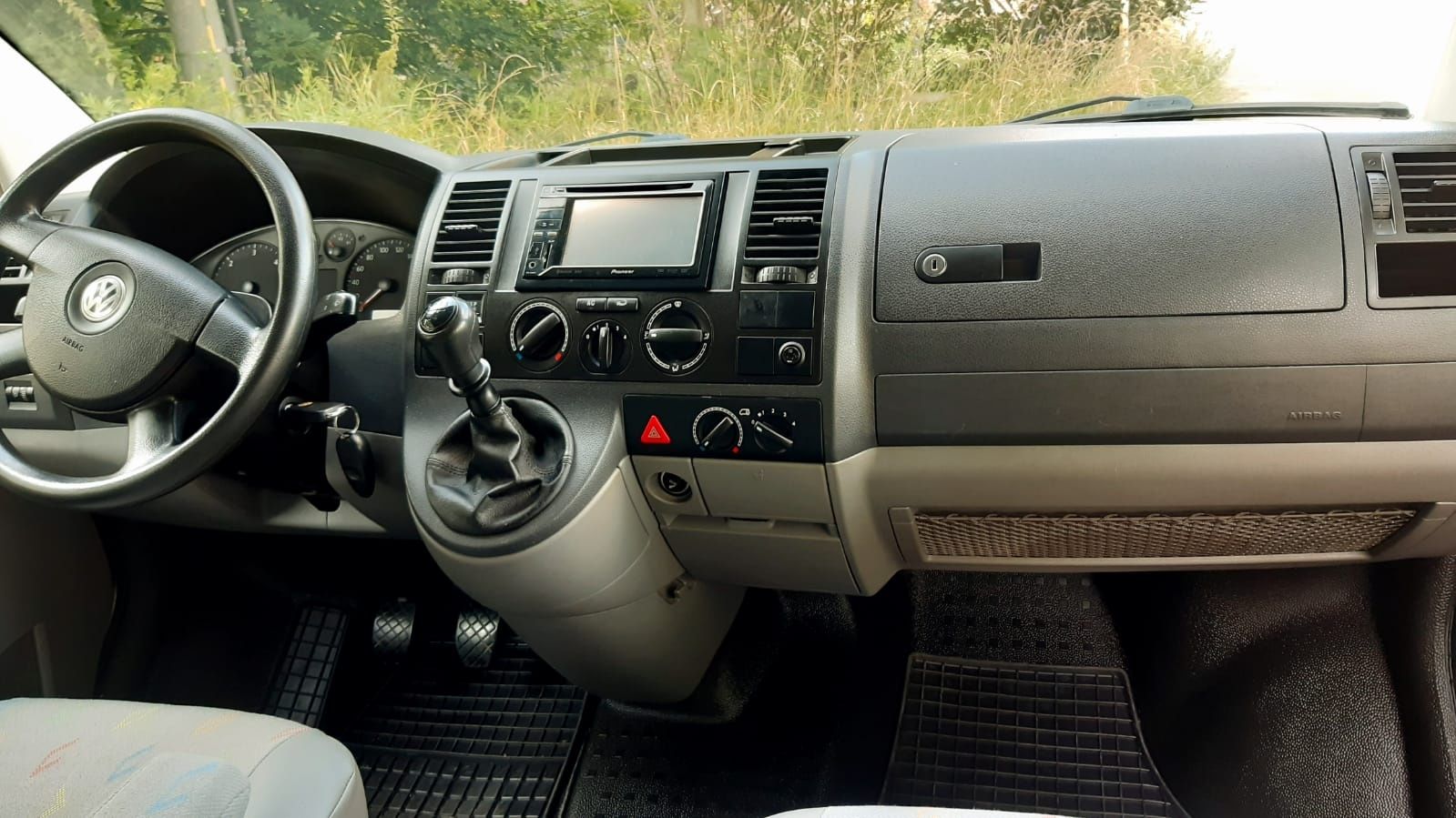 VW Volkswagen T5 LONG 8 osobowy TDI 2009 r. z Niemiec