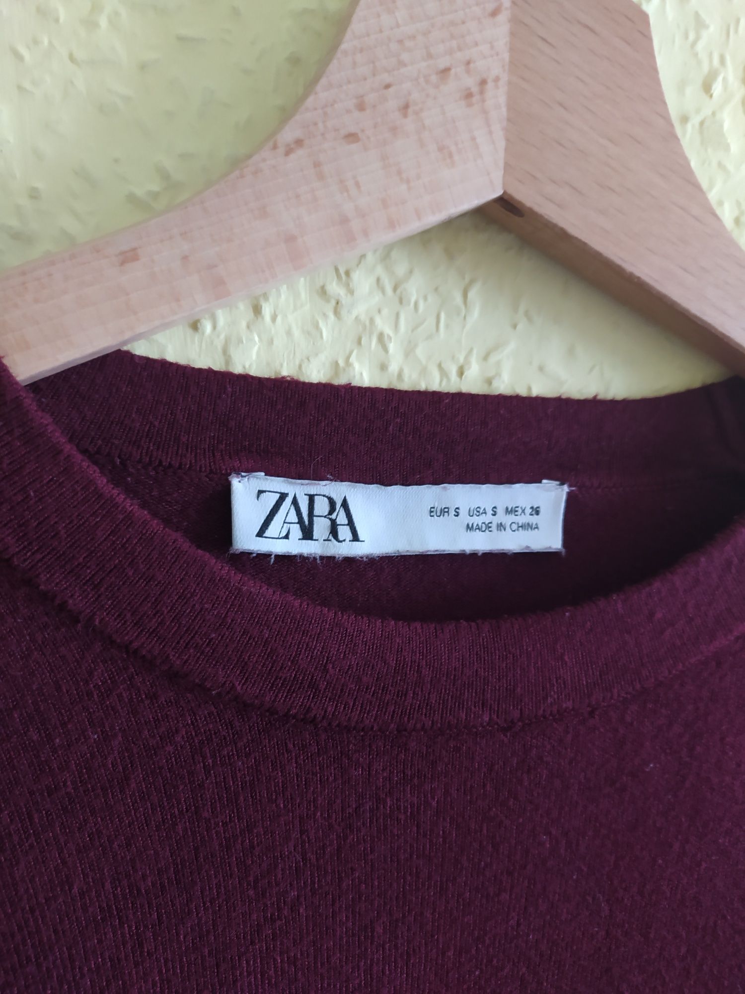 Cienki sweterek ZARA bordowy kolor, ozdobne rękawy S / M