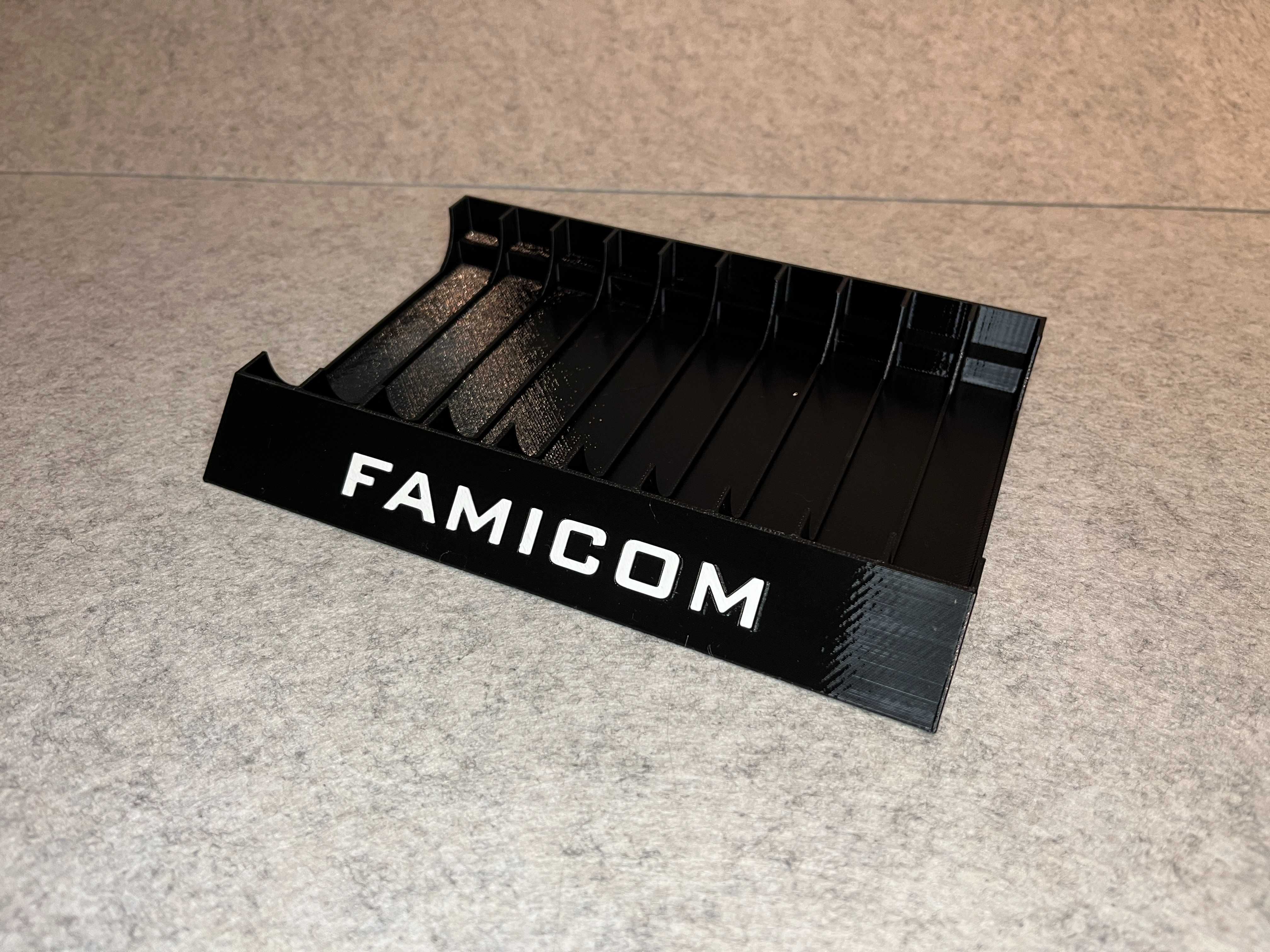 Stojak podstawka na gry do konsoli Famicom (NES)
