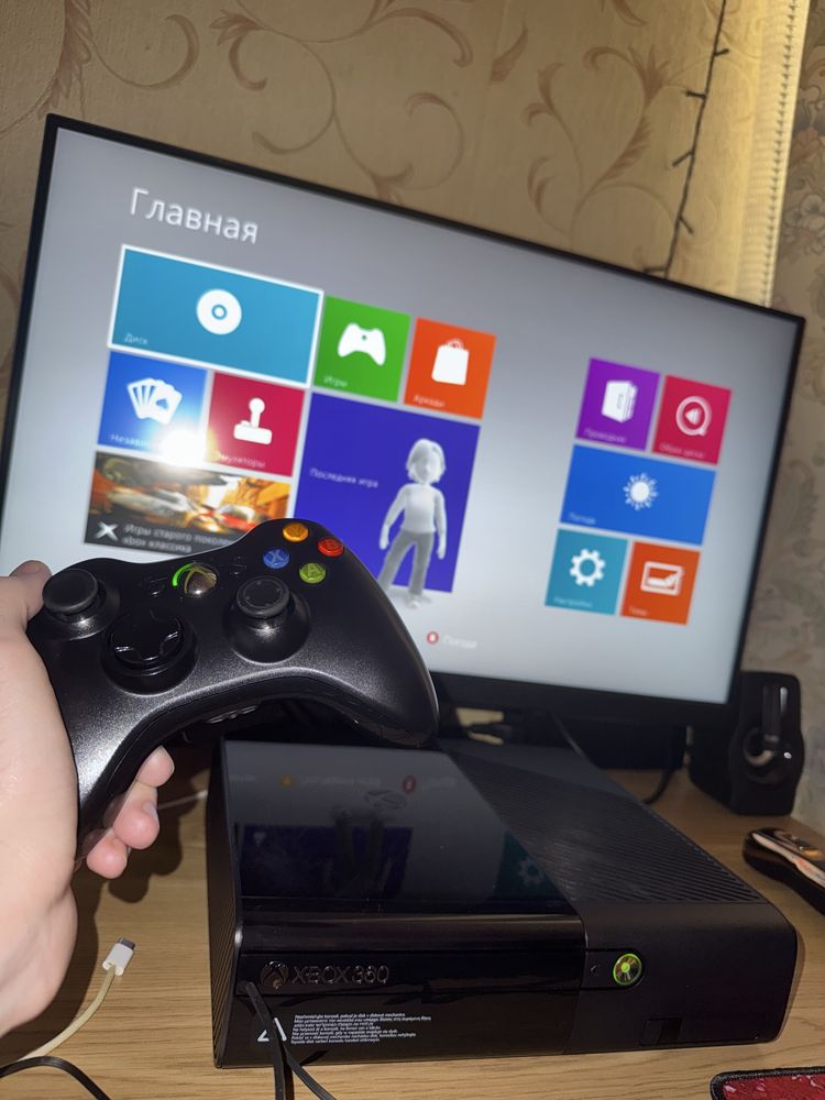 Xbox 360E Freeboot 250 гб з геймпадом оригінал