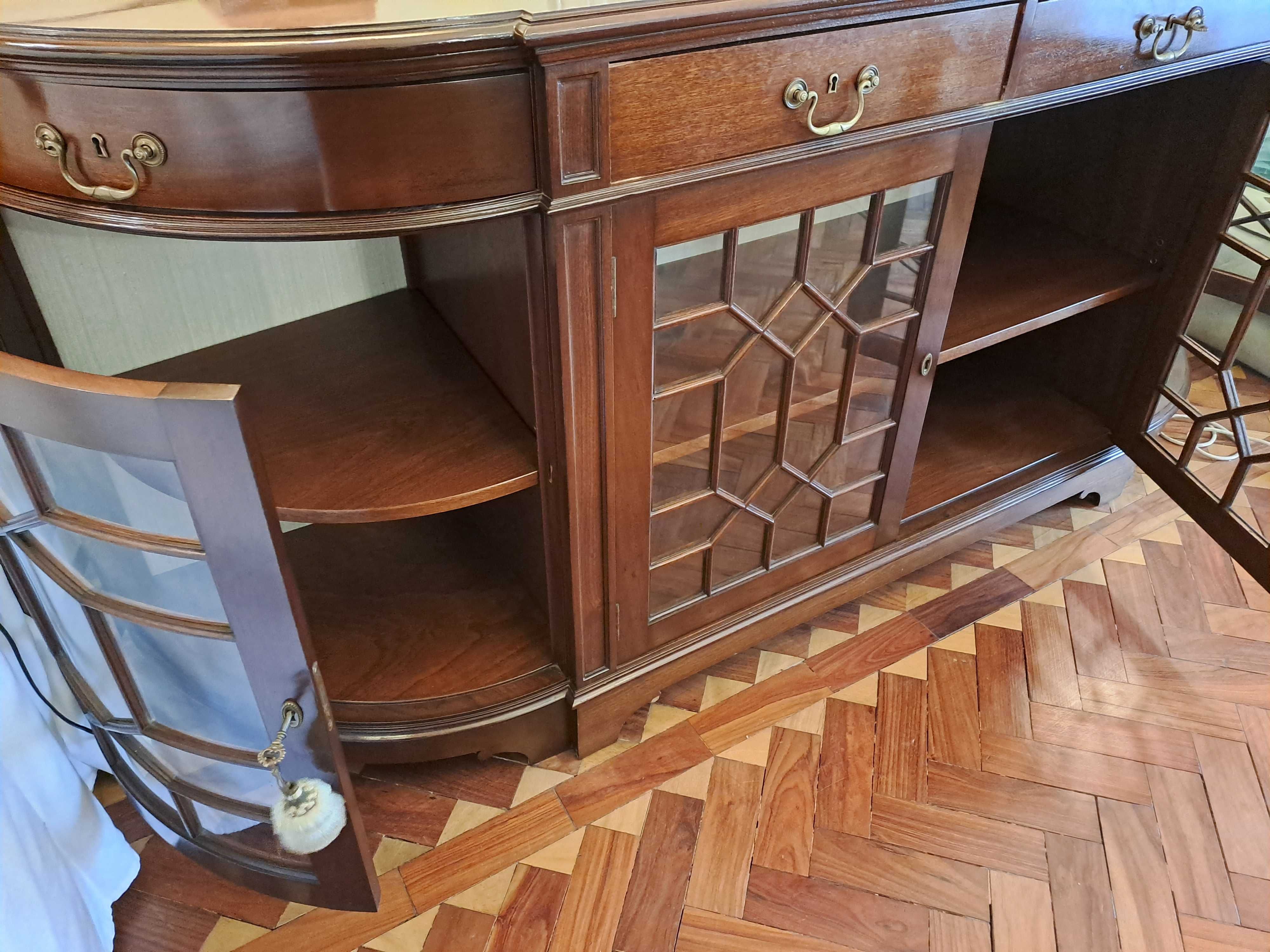 Magnífico Aparador / Sideboard / Cristaleira