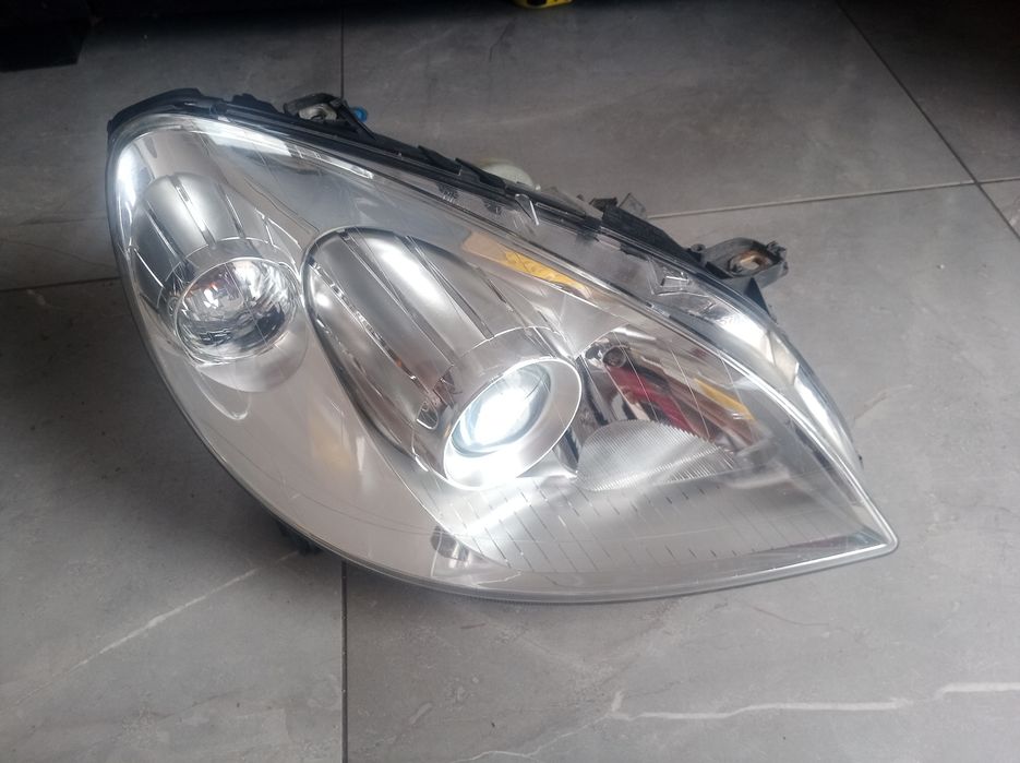Lampa prawa mercedes w169  b klasa