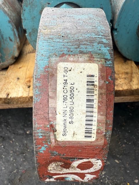 siłownik do prasy L-860 średnica cylindra 194 mm