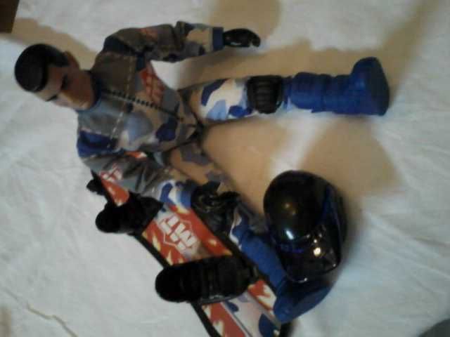 Boneco Max Steel com mota