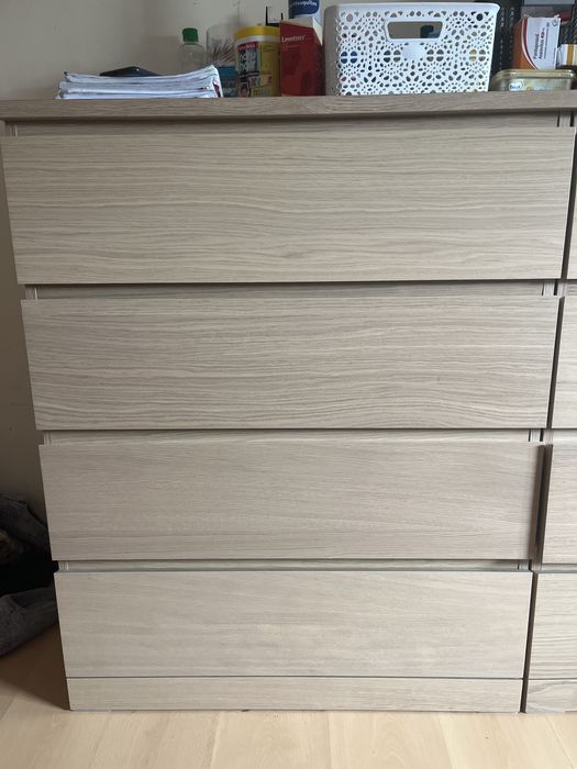 uma comoda da ikea beje