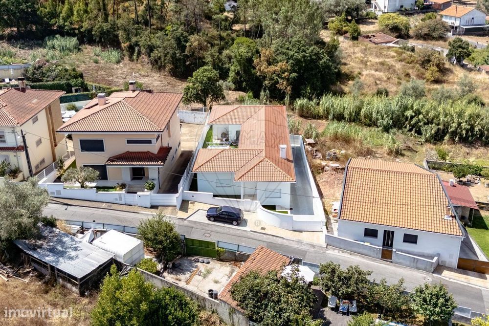 Moradia T4 para venda