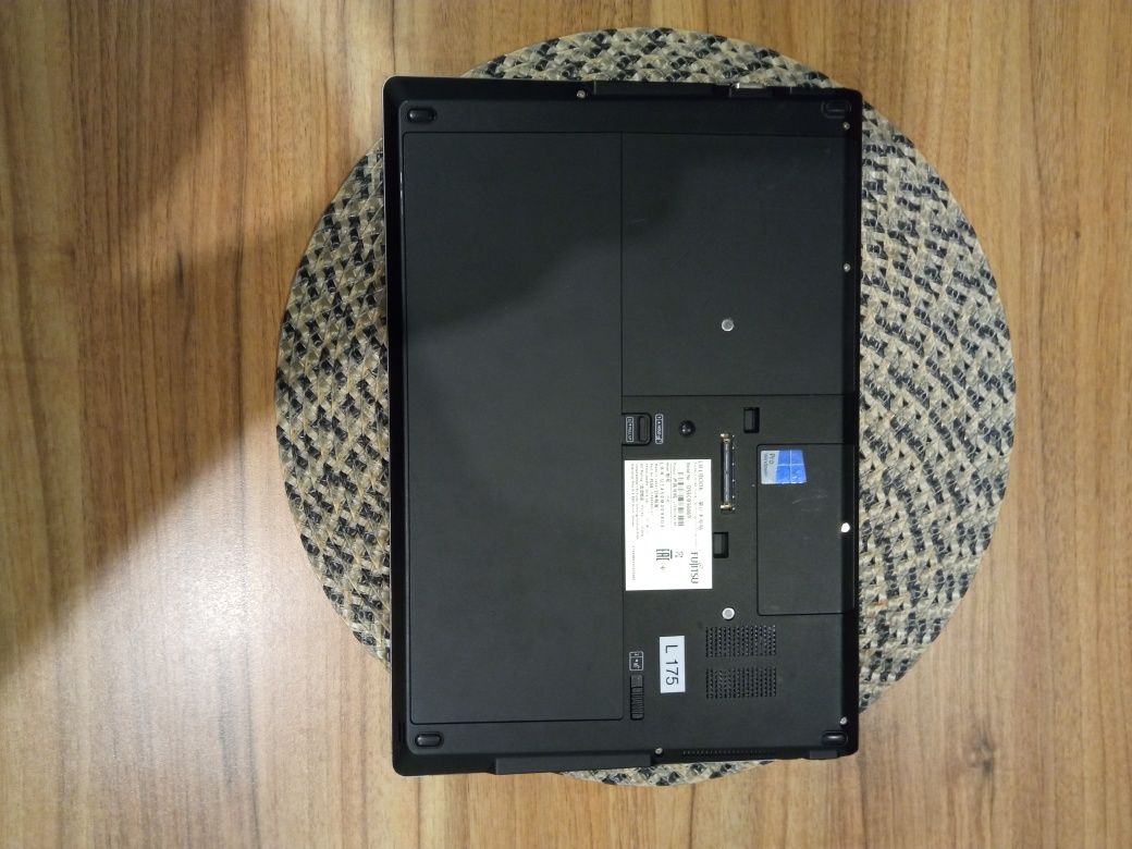 Fujitsu lifebook U745 i3 SSD 180 GB