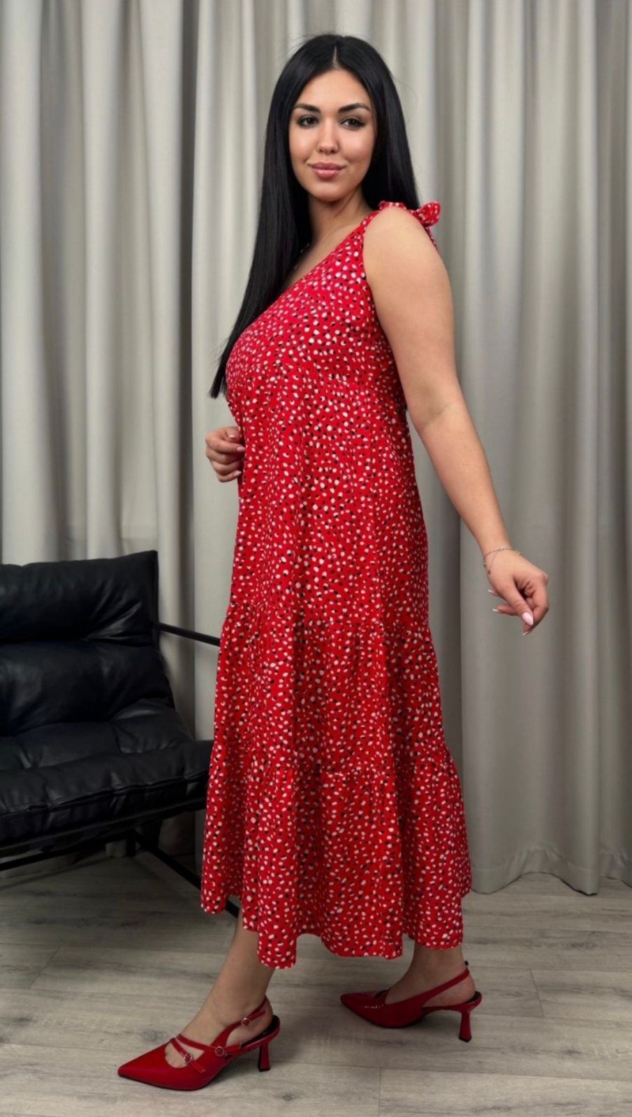 Шикарна довга жіноча сукня червона
