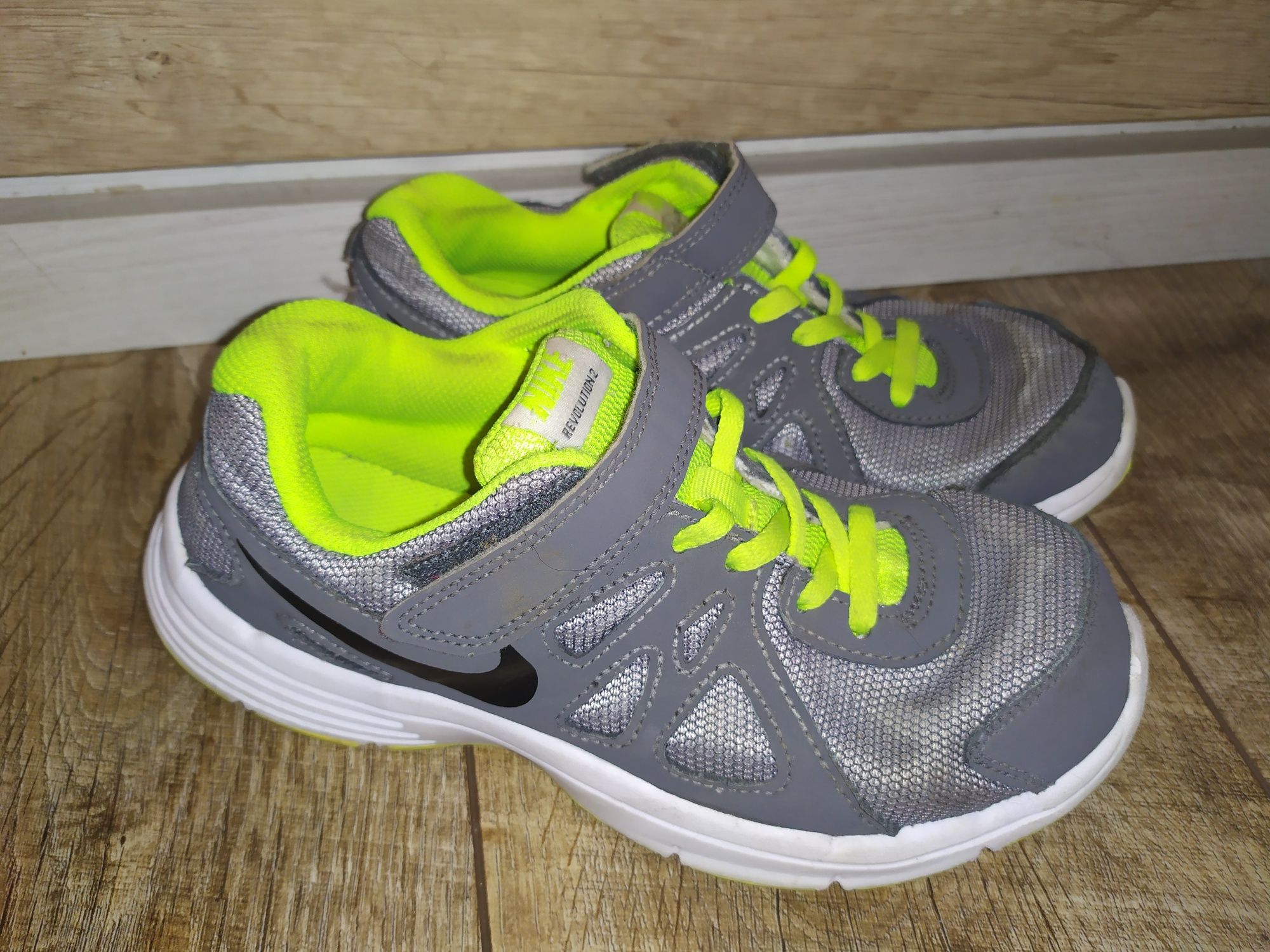 Кросівки дитячі Nike Revolution розмір 35 (22см)
