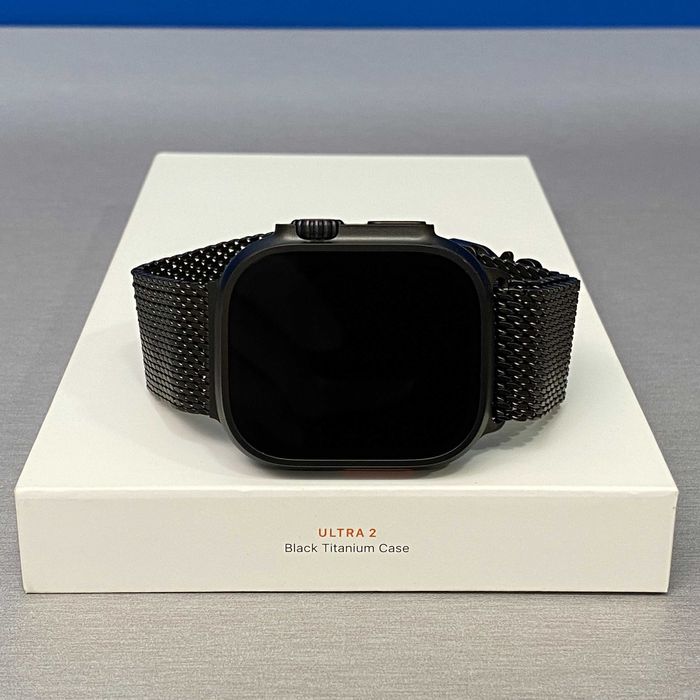 Apple Watch Ultra 2 (Black Titanium) - 49mm - Titanium Milanese Loop