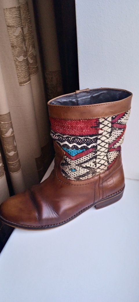 Продам чобітки Botas Howsty