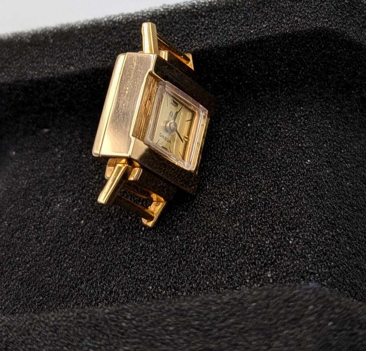 Жіночий механічний годинник Omega в позолоті