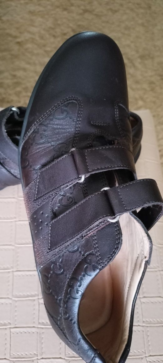Кросівки Gucci. Шкіряні. Розмір 38