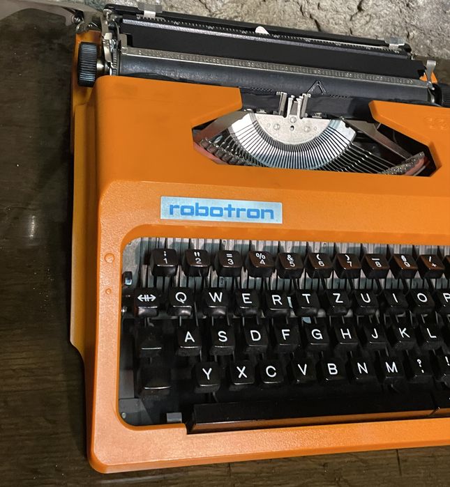 CELLA Robotrom stara maszyna do pisania walizkowa przenośna 7 DDR