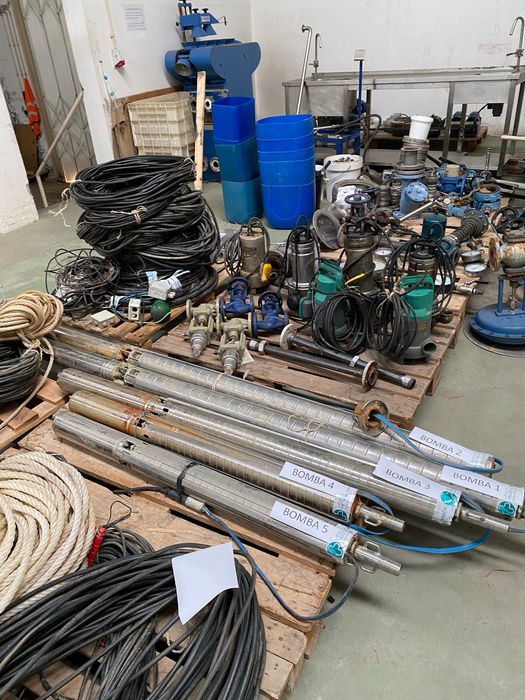 Bombas de água para furos e quadros Grundfos -Depósito 30.000L inox