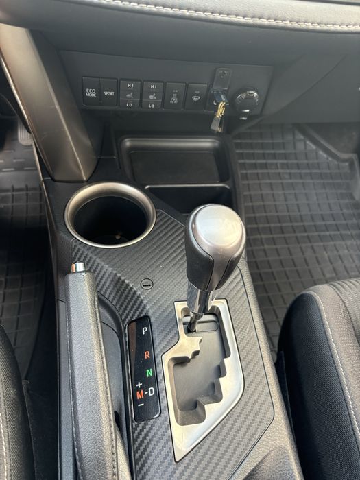 Toyota RAV4 2.2 diezel офіційний, без підфарбувань