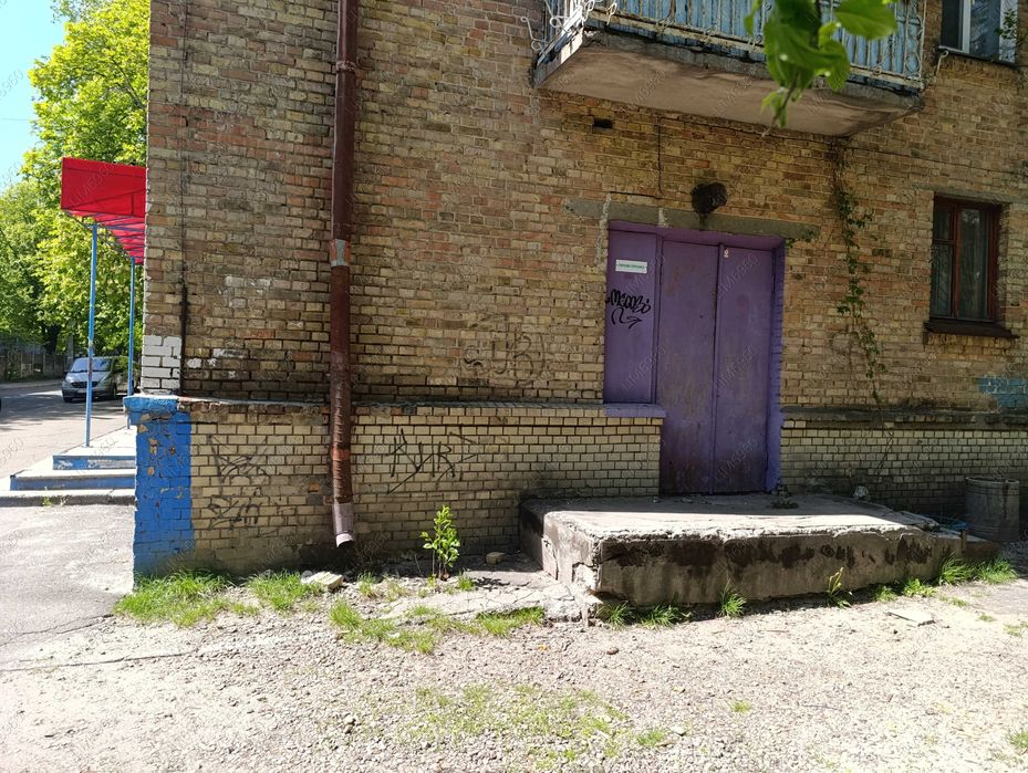 Фасад 90=45+45 м2 торгівлю сервіс 4 вхідні групи Глушка Шевченківський