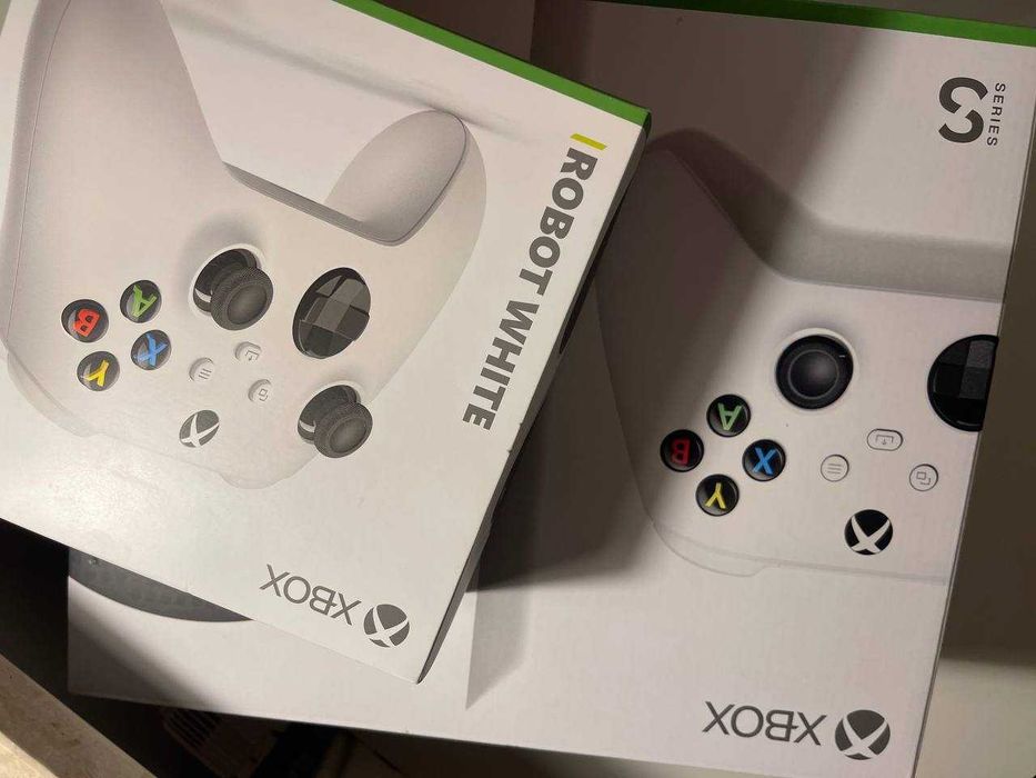 Xbox Series S, dwa pady
