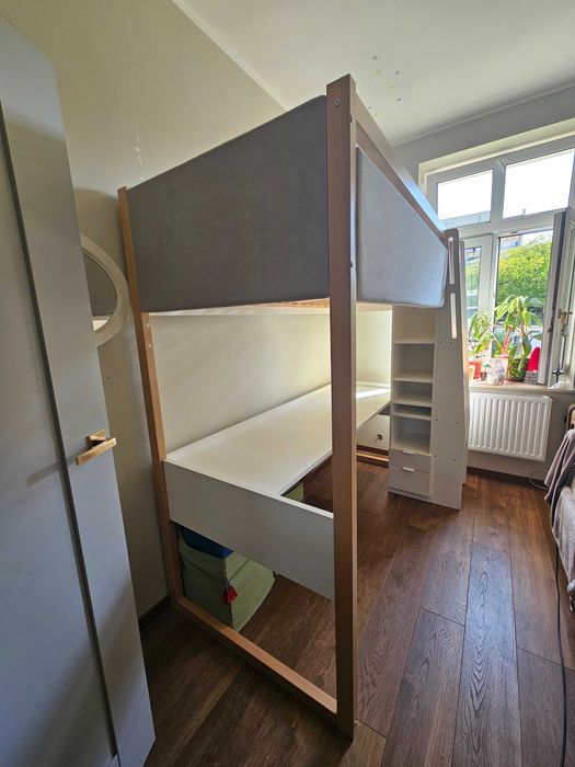 Łóżko piętrowe z biurkiem