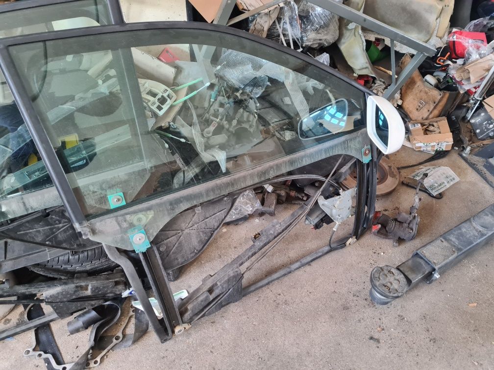 Mechanizm opuszczania szyby prawy ramka lewy Audi A3 8L 3drzwi 2002r