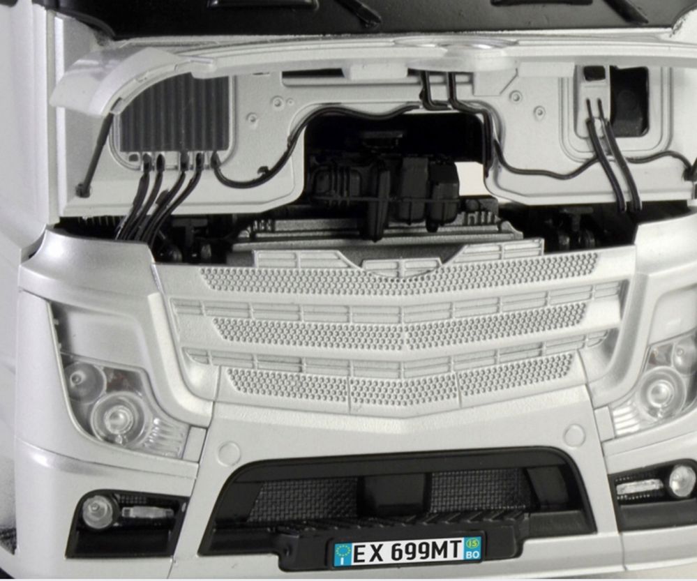 Italeri 3905 ciężarówka Mercedes Benz Actros MP4 Gigaspace model 1:24