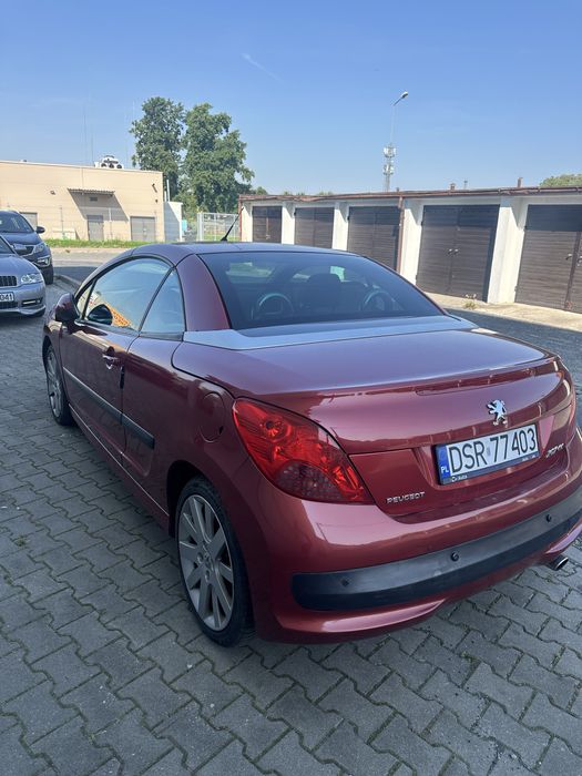Sprzedam samochód marki Peugeot 207 CC kabriolet.