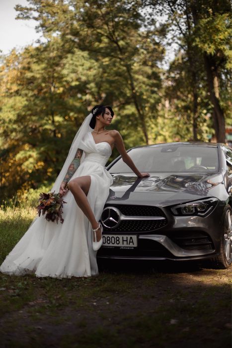 Продам весільну сукню