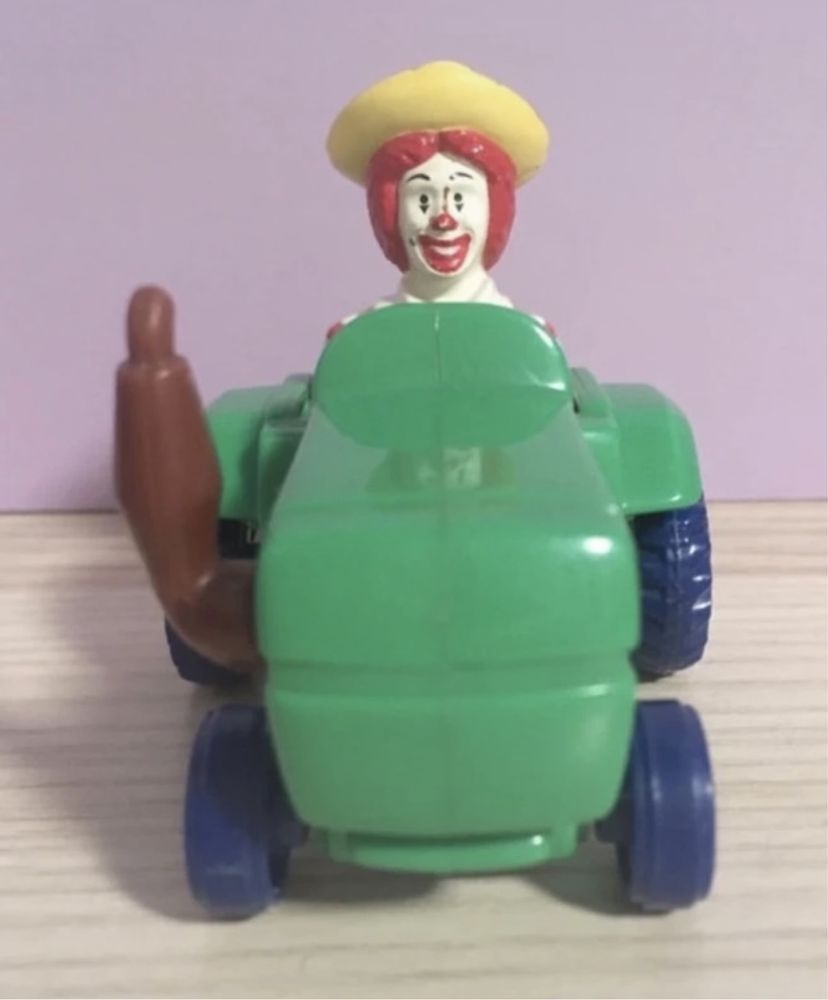 Traktor z Ronald McDonald’s Happy Meal 1995 McFarm figurka Vintage