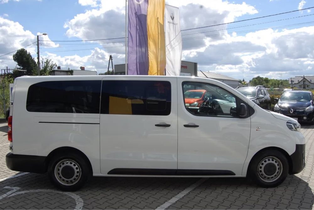 Wypożyczalnia samochodów transport wynajem busa toyota proace long