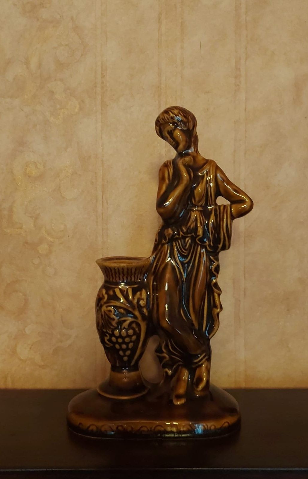 Ceramika Kobieta z dzbanem