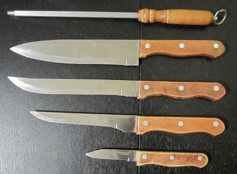 Ножи на подставке с точилкой