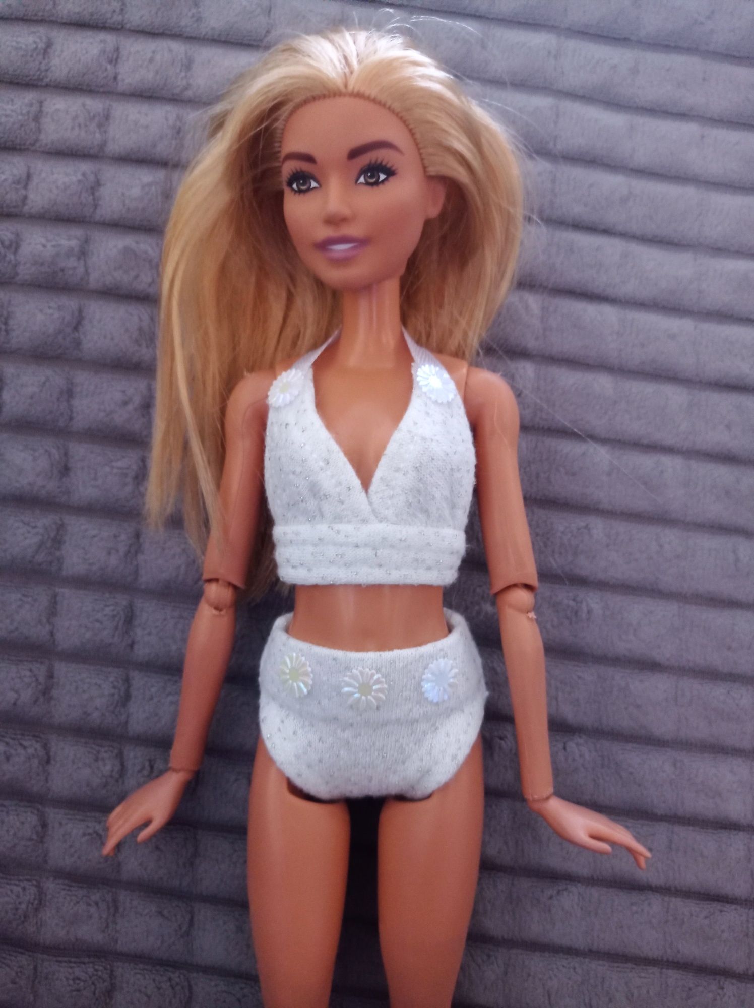 Białe bikini dla Barbie